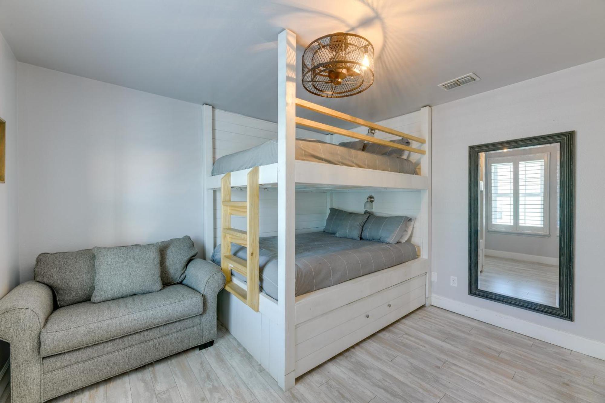 Trendy Port Aransas Home With Private Pool And Deck! Εξωτερικό φωτογραφία